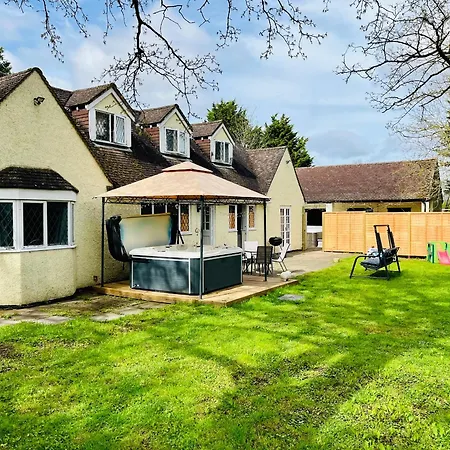 Rural Lodge Stay In Windsor! Hot Tub! Sleeps 20 Bray Exterior photo