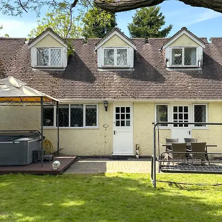 Rural Lodge Stay In Windsor! Hot Tub! Sleeps 20 Bray Exterior photo