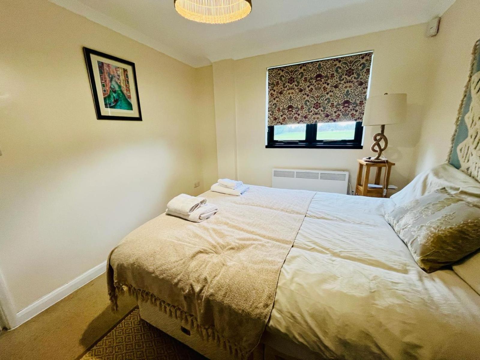 Holiday home Rural In Windsor! Hot Tub! Sleeps 20 Bray
