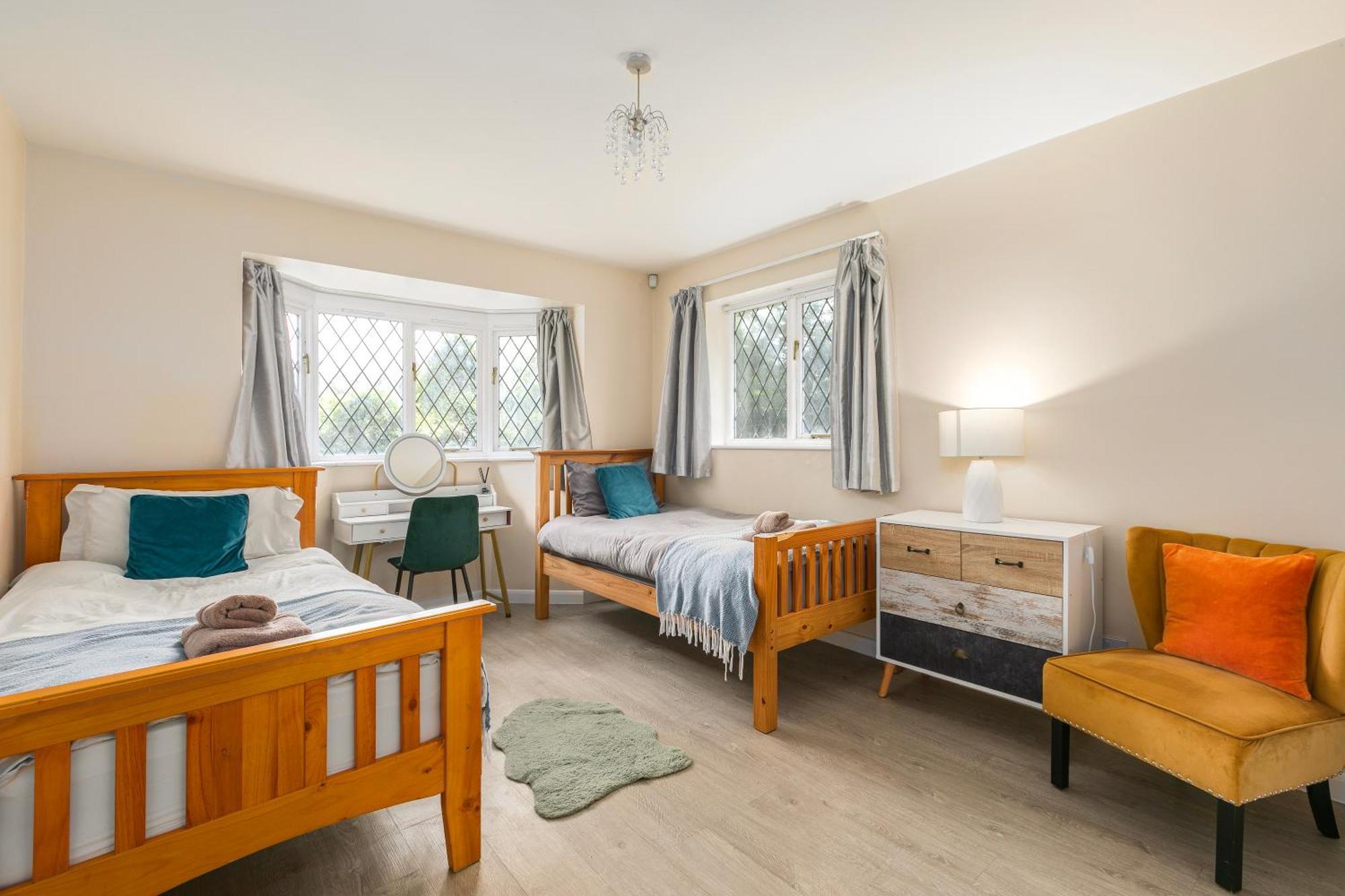 Дом отдыха Rural In Windsor! Hot Tub! Sleeps 20 *