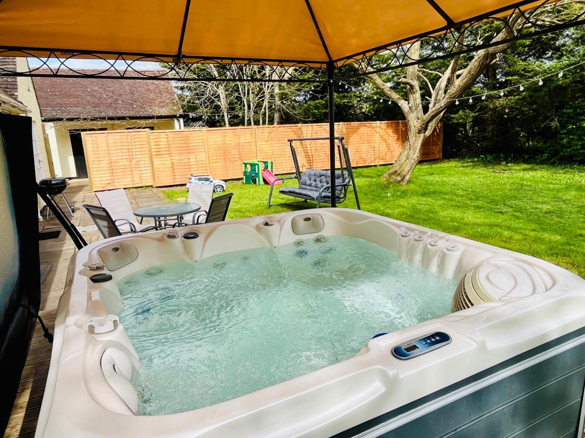 Rural In Windsor! Hot Tub! Sleeps 20 Дом отдыха *